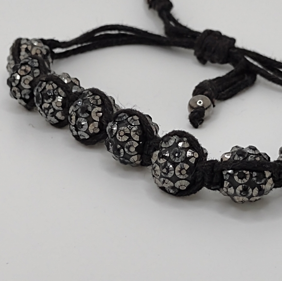 Black sparkling acrylic beaded adjustable bracelet - Picture 2 of 3